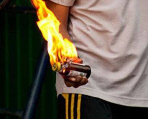 На одній із виборчих дільниць у Чернігівській області чоловік кинув запалювальну суміш.
