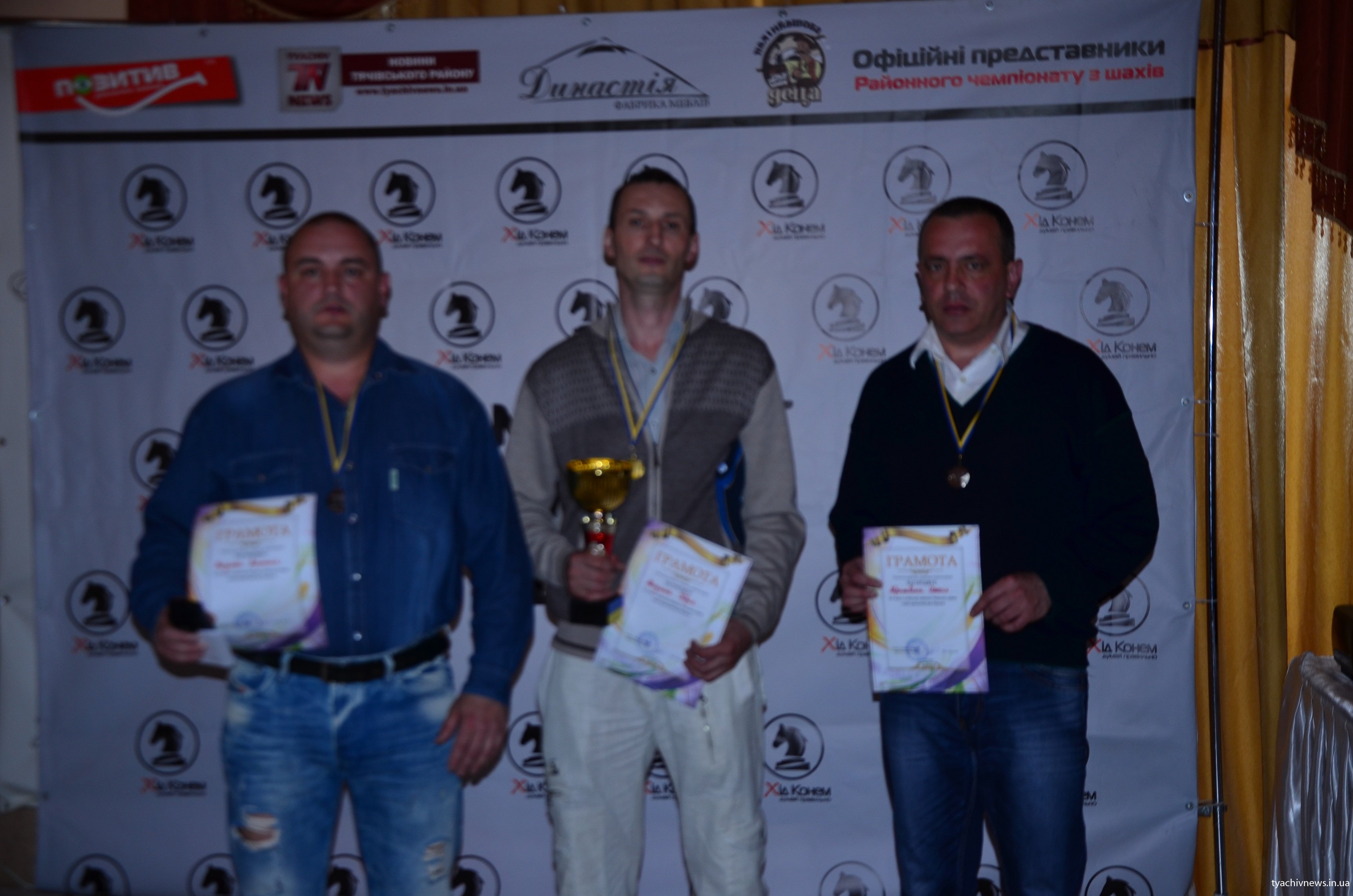 Чемпионат Тячевского района по шахматам, посвященный Дню победы, провели вчера в с.Бедевля, в помещении ресторана 
