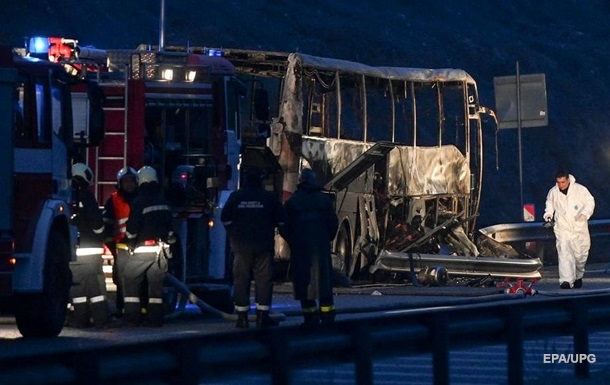 Президент Северной Македонии Стево Пендаровски объявил траур в стране вслед за аварию автобуса в Болгарии.