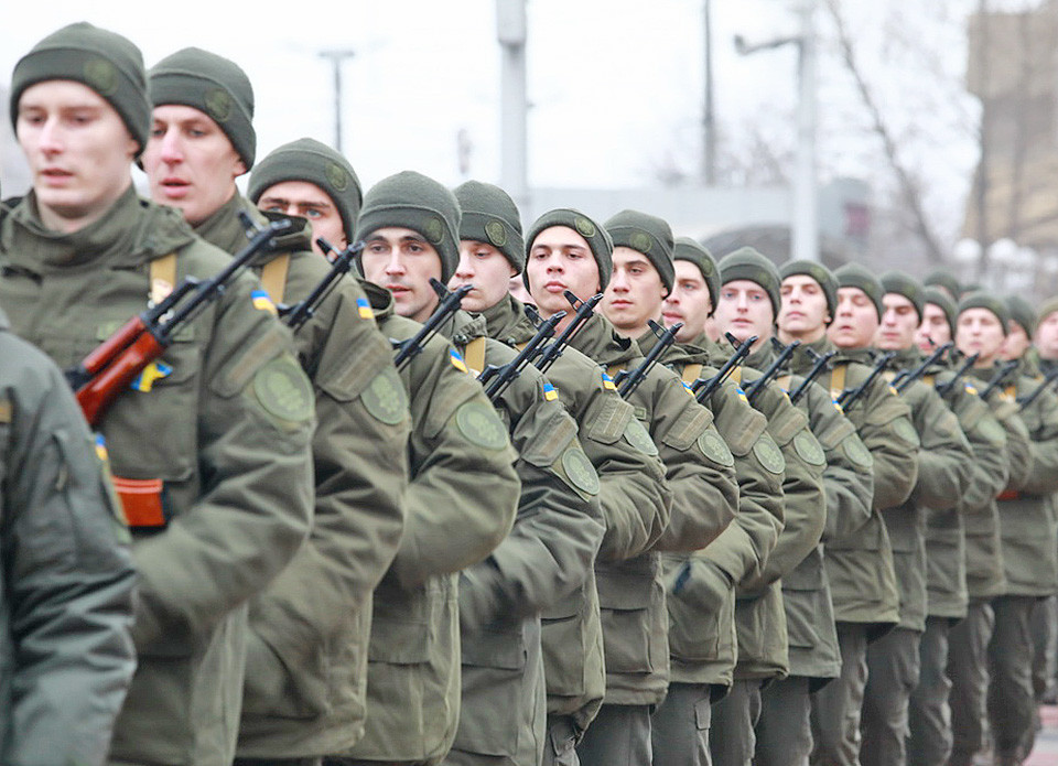 Міністр оборони Олексій Резніков заявив, що більшість українських чоловіків призовного віку мають бути готовими воювати.