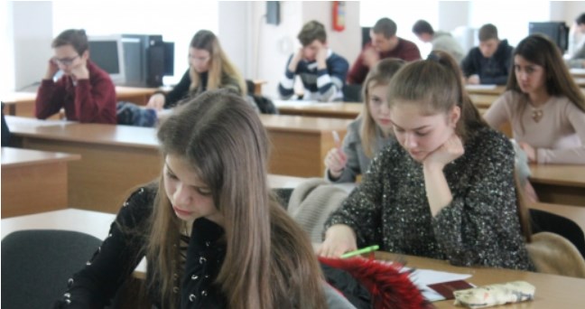 Сьогодні, 10 лютого, в читальному залі Науковоъ бібліотеки ДВНЗ «Ужгородський національний університет» стартував третій (обласний) етап учнівської олімпіади з інформаційних технологій. 
