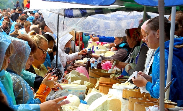 6 сентября фестиваль “Гуцульская брынза» пронесся лугами Рахова и заманил к своему празднования не только гуцулов, но и жителей из других районов и областей. 