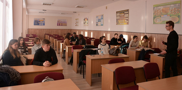 Uzhhorod Debate Club – унікальна платформа Ужгородського національного університету, яка об’єднує студентів, викладачів, активну молодь навколо ідеї дебатів та цінностей вільного висловлення думок.