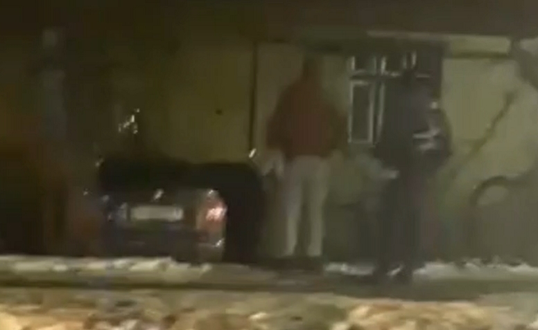 В Ужгороде пьяный водитель на повороте влетел в фасад дома.