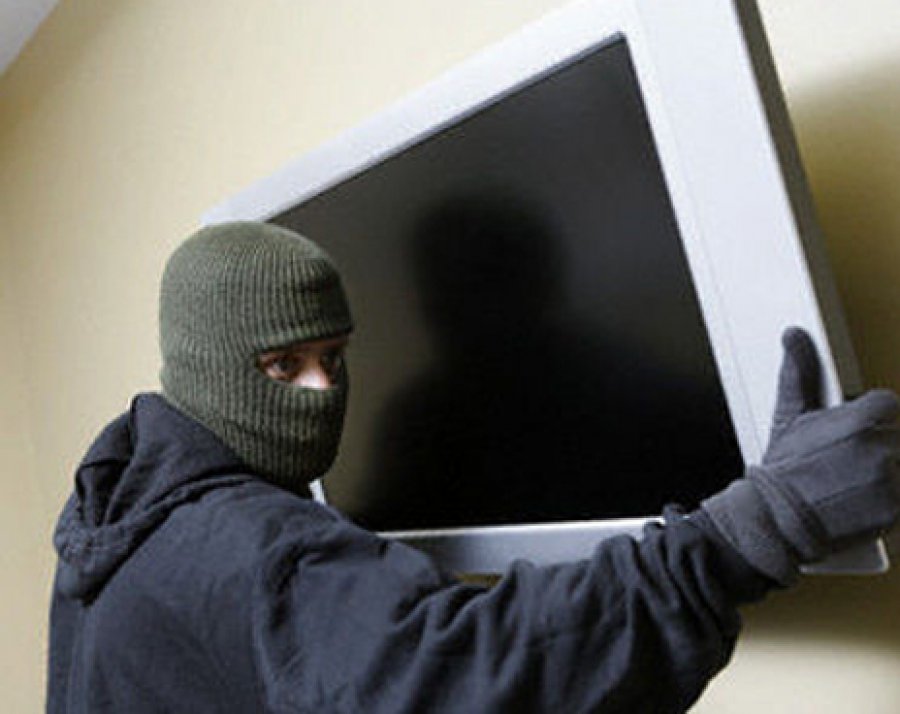 Співробітники кримінальної поліції Ужгородського відділу розшукали чоловіка, який викрав у знайомого телевізор. 