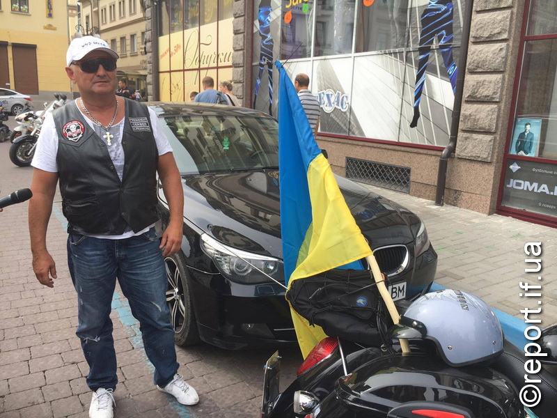 Во вторник, 26 июля, в Ужгороде начался мотопробег за единство украинского государства. Из Закарпатской области байкеры приехали в Ивано-Франковск, площадь Рынок.