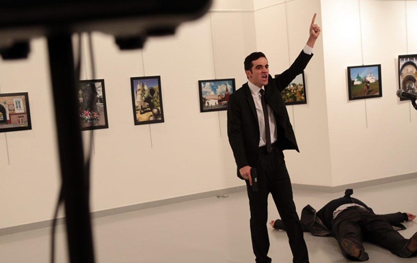Посол России в Турции Андрей Карлов скончался от ранений, полученных в результате покушения в Анкаре. Об этом сообщили в российском МИД вечером в понедельник, 19 декабря.