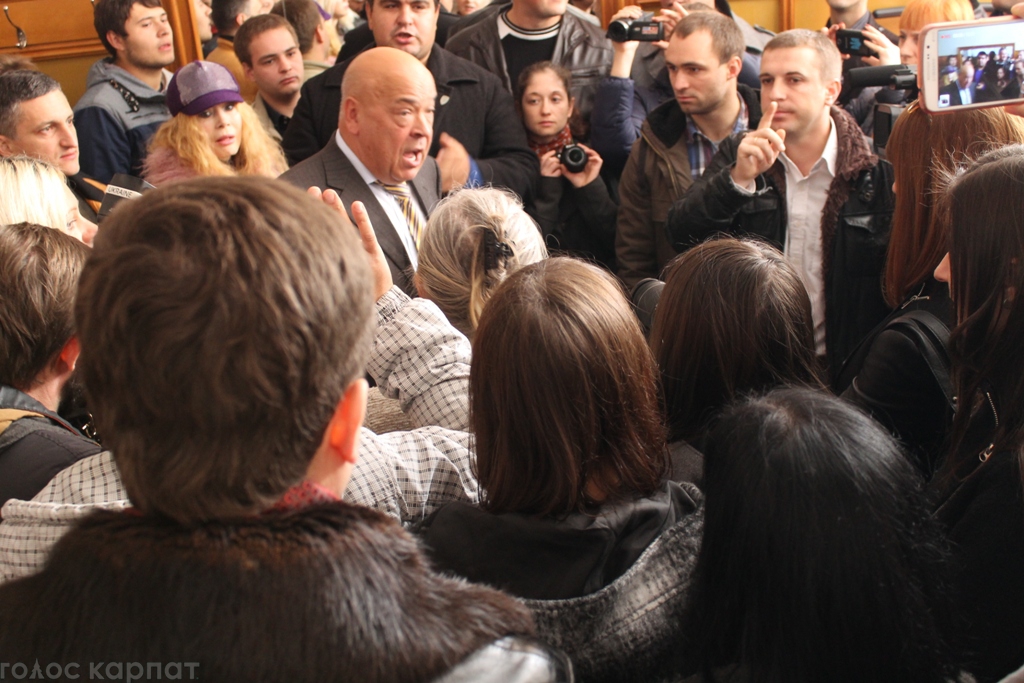 Сьогодні в Ужгороді стартувала акція протесту з вимогою відставки губернатора краю Генадія Москаля та проведення перевиборів.