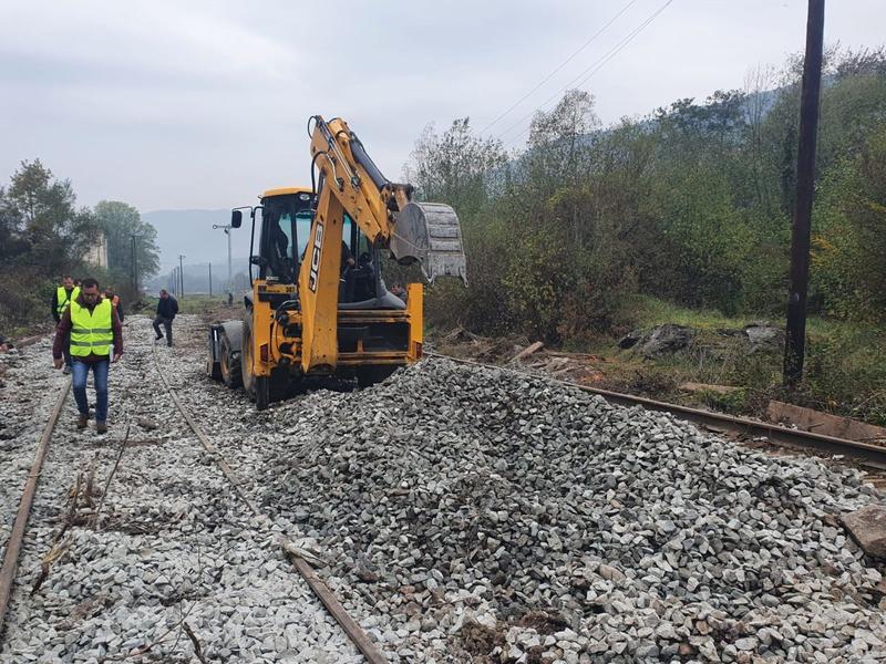 Румунська залізнична компанія CFR Infrastructură відновила дільницю залізничних колій від населеного пункту Валя Вишеулуй (Румунія) до українського кордону та станції Берлебаш на Закарпатті. 