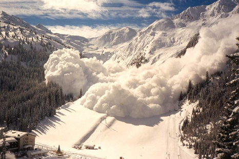 Вналідок погіршення погодних умов 4 січня на території Закарпатської області зафіксовано сходження двох лавин. 