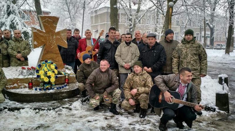 6 грудня, у День Збройних сил України в парку смт Великий Березний відкрили меморіал „Воїнам, що віддали свої життя за Україну”.