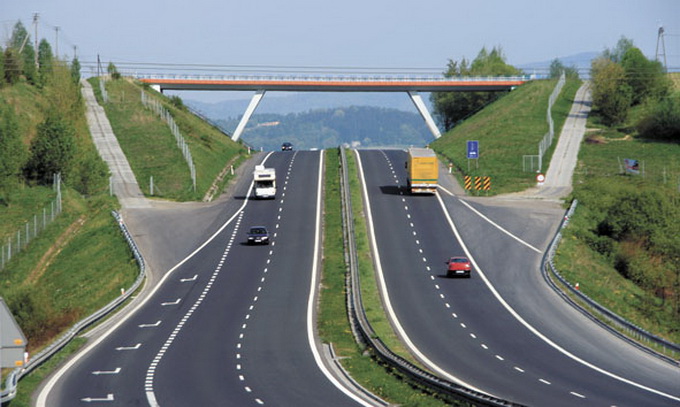 Першу платну автодорогу в Україні можуть будувати іноземці, - міністр