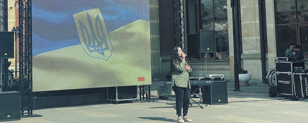 29 березня на залізничному вокзалі в Ужгороді відбувся концерт, присвячений пам’яті загиблих у війні українців. 

