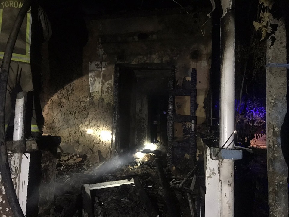 Під час гасіння пожежі у приватному житловому будинку у с. Олешник Виноградівського району рятувальники виявили тіло власника помешкання.


