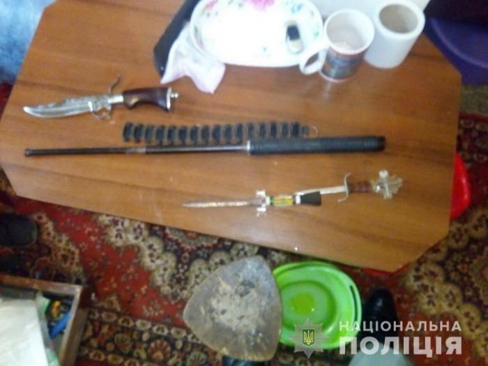 Іршавськими поліцейськими було виявлено у мешканця районного центру холодну зброю.