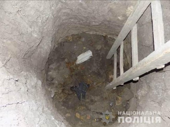 У одному із сіл Березівського району на Одещині в колодязі знайшли труп чоловіка. Мав ножове поранення в серце.