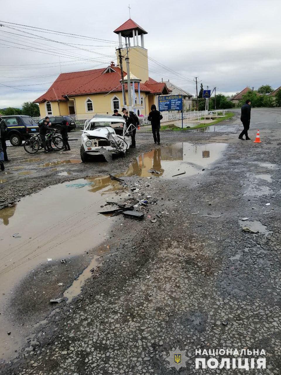 Вчора, 6 травня, о 18.25 год  на лінію «102» надійшло повідомлення про автопригоду у селі Ключарки Мукачівського району. 