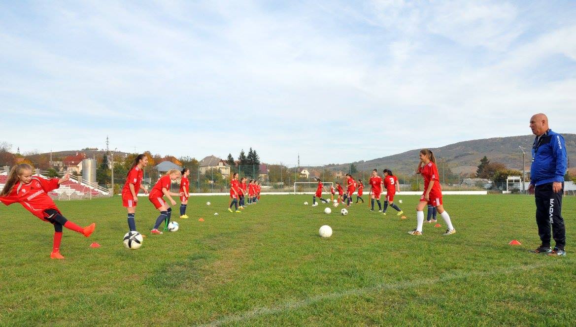 На Берегівщині жіночий футбол набув особливої популярності на початку 70–х років минулого століття.