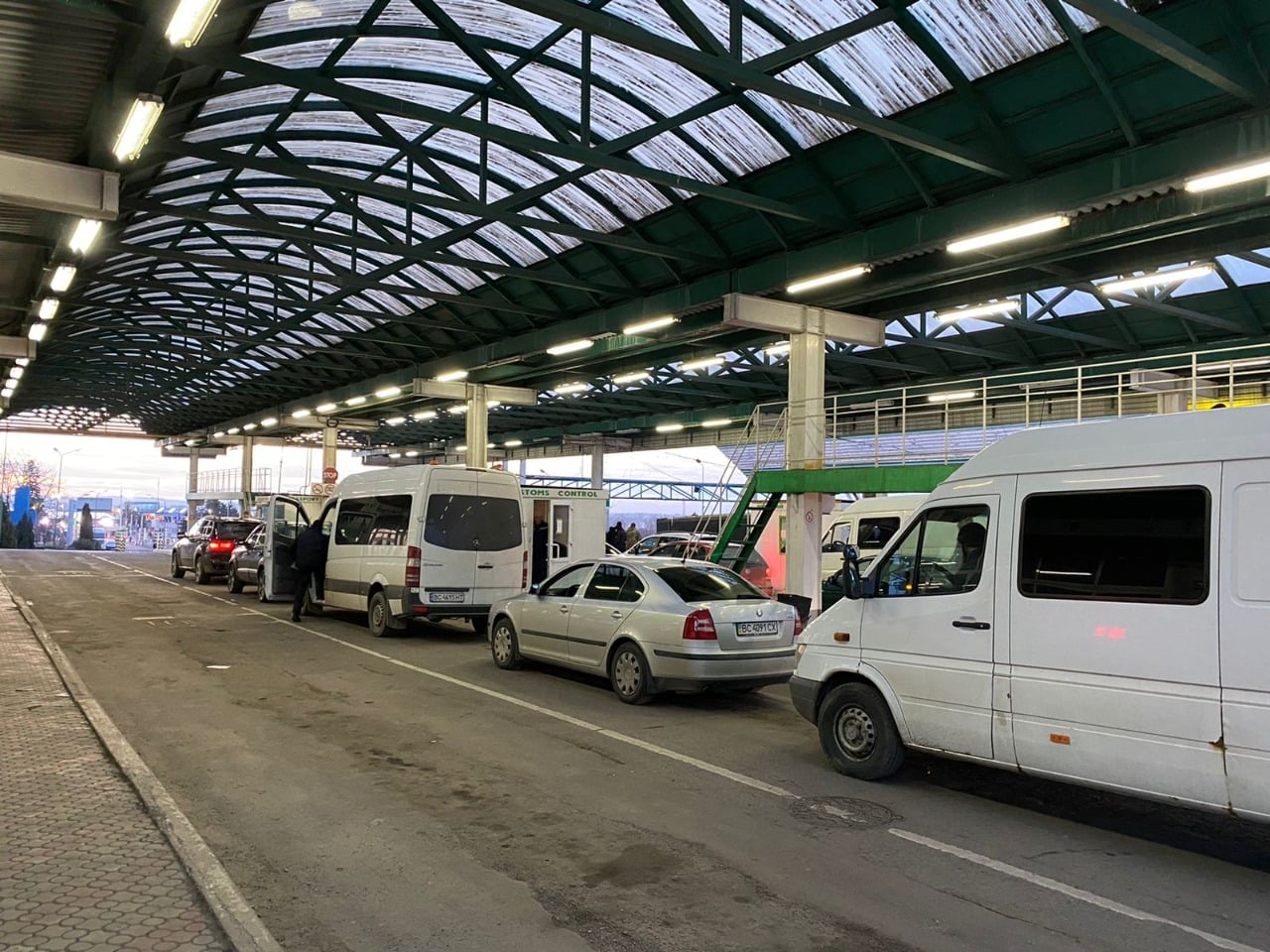 Какие очереди в пункте пропуска на Закарпатье: пограничники рассказали о ситуации на западной границе