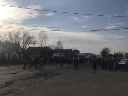 Протестні  акції в селі Бедевля досі тривають.