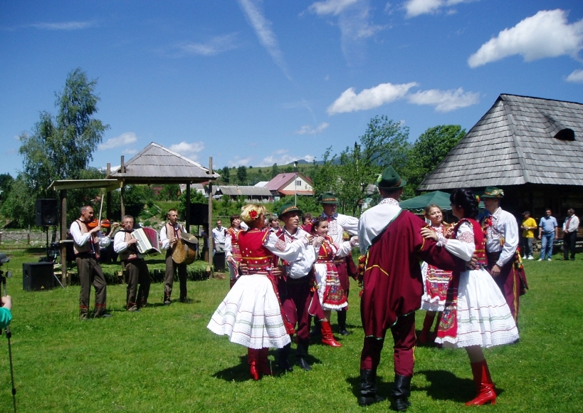 10-11 червня 2017 року о 12 годині на території музейного комплексу «Старе село» у Колочаві буде проведено щорічний традиційний Фестиваль ріплянки.

