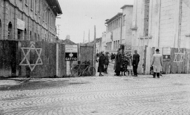 Серед майже 6 мільйонів жорстоко вбитих євреїв - жертв Голокосту, було близько 10 тисяч євреїв з Ужгорода і близько 100 тисяч осіб єврейської національності із Закарпаття. 