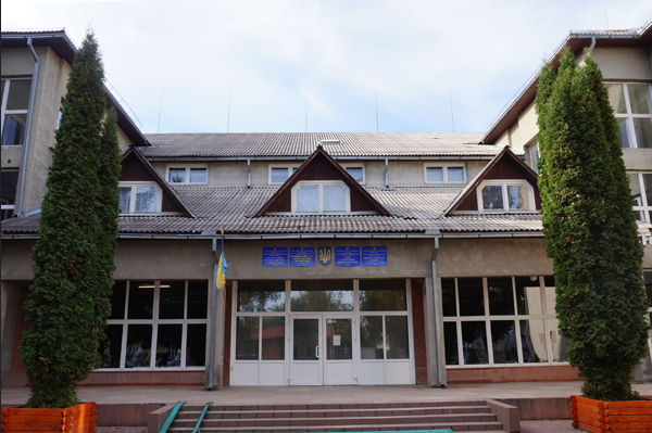 У Тячівській школі ім.Ш.Голлоші з угорською мовою навчання здобувають освіту 383 учні. 