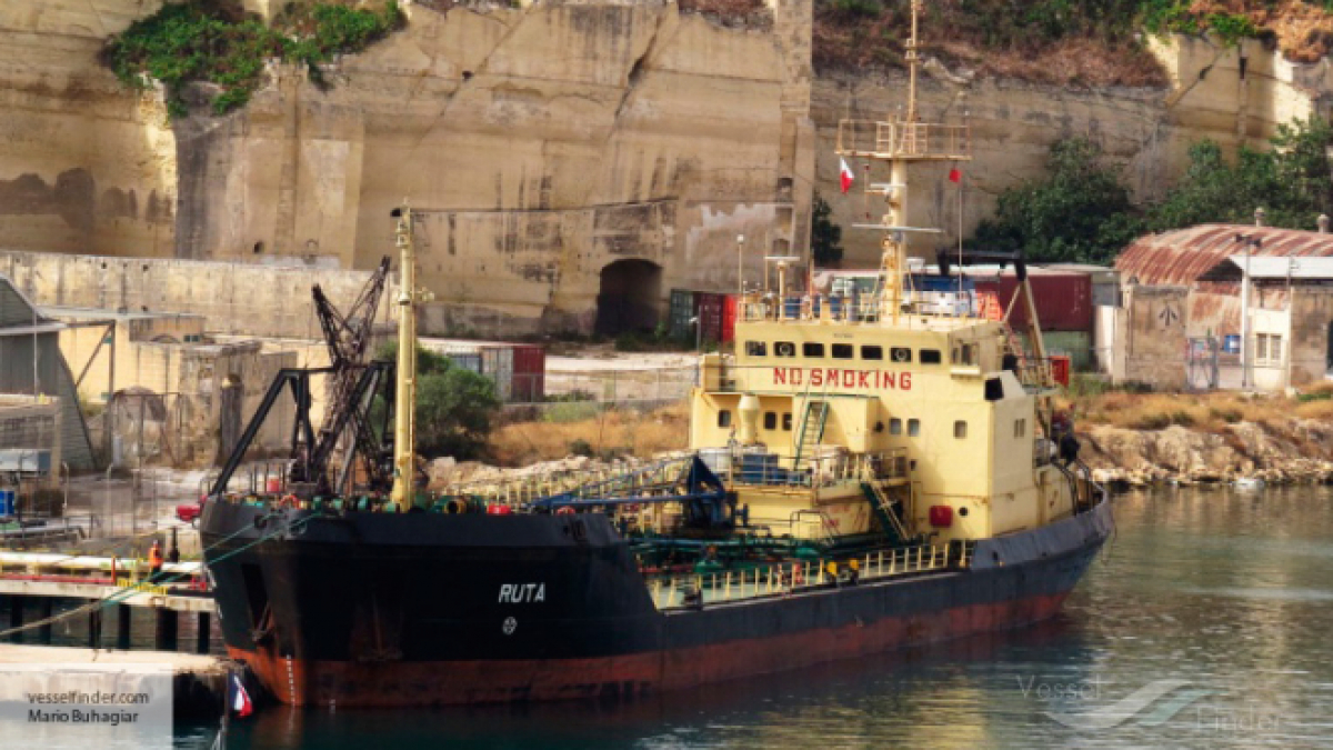 Лівійські військово-морські сили з боєм захопили два судна, які підозрюють у контрабанді нафти з північноафриканської країни. 