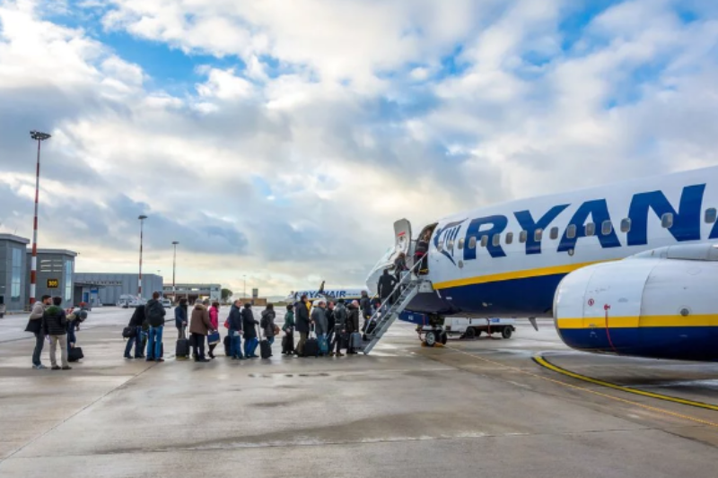 Повернутися в небо України: одна з авіакомпаній планує поновити рейси
