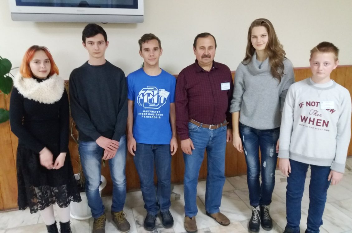 15–19 листопада в Чернівцях відбувся XVI Всеукраїнський турнір юних інформатиків. Серед 17 команд України закарпатські учні вдруге поспіль вибороли перше місце.