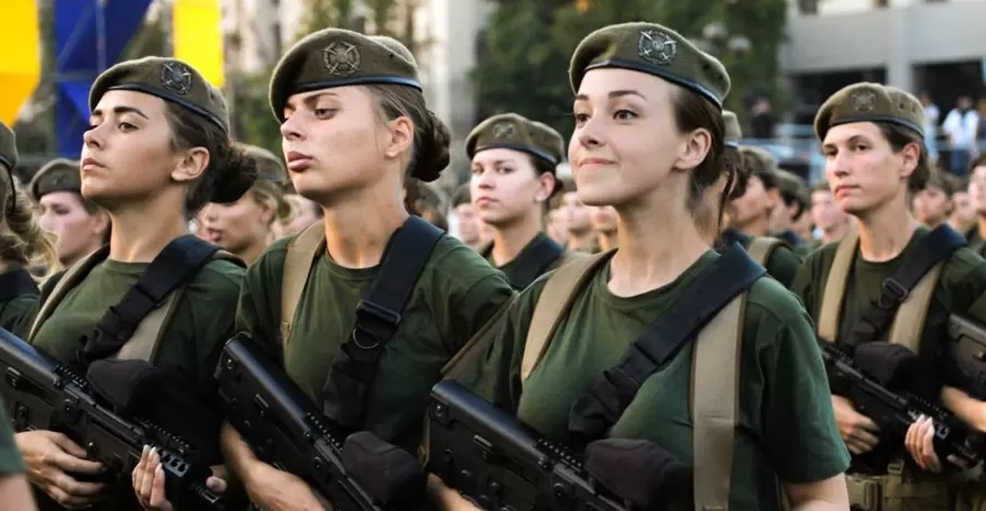 Українських жінок і раніше брали на військовий облік.