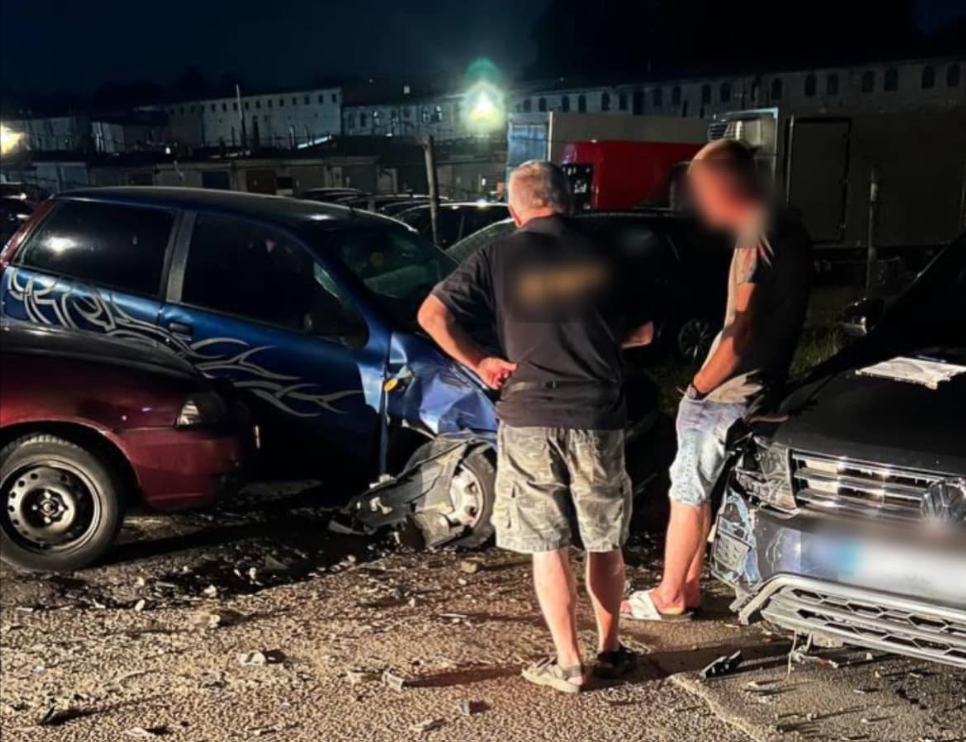 Скандальна ніч: п'яний водій на Volkswagen розніс припарковані автомобілі (ФОТО)