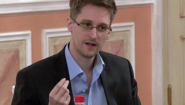 У Німеччині колишньому співробітнику ЦРУ Едварду Сноудену присудили Штутгартську премію миру в області викриття дій спецслужб США