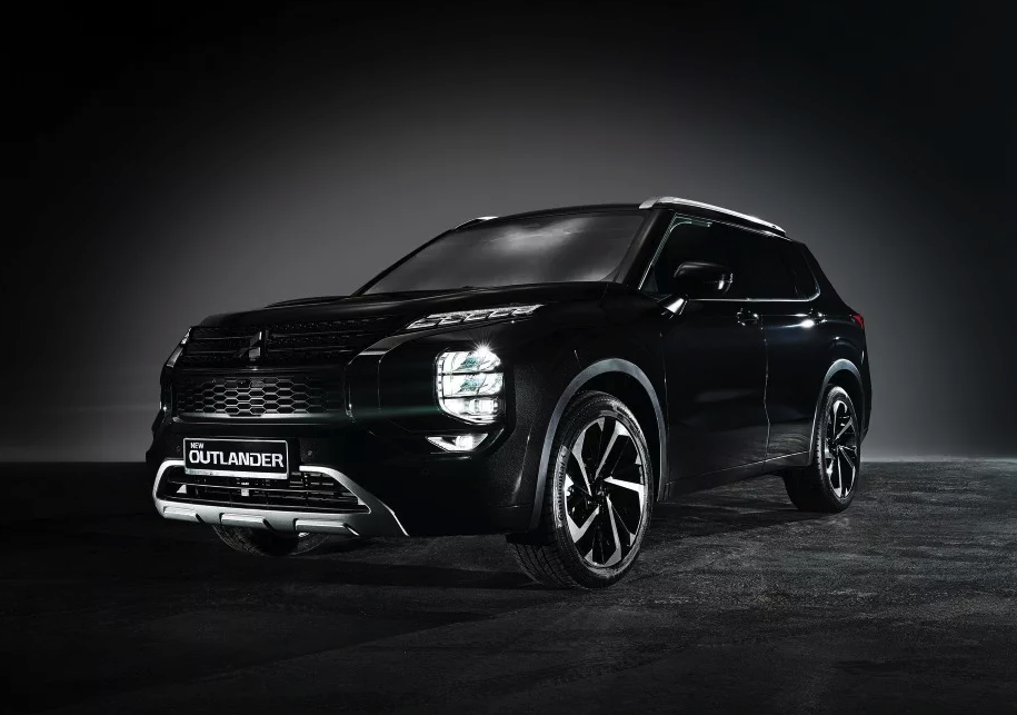 MITSUBISHI OUTLANDER: авто, на якому можна їхати куди завгодно