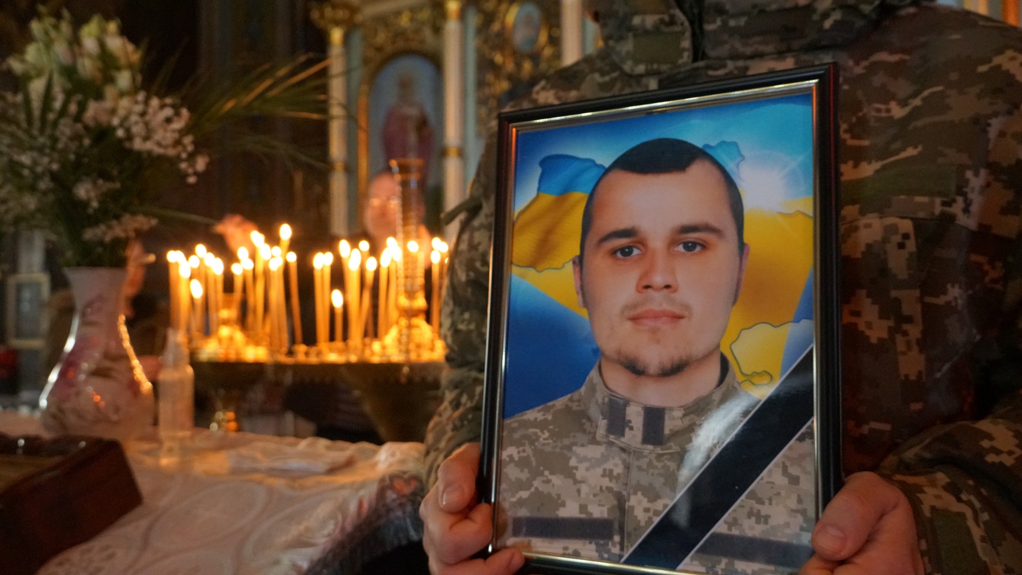 Молодий захисник віддав життя за свободу та незалежність України, за наше мирне небо.