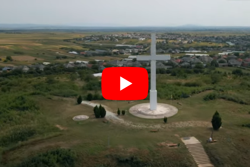 Відеопроліт над селом, у якому зведений третій за висотою хрест в Європі.