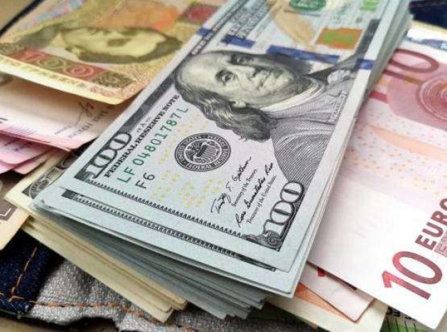Національний банк України встановив офіційний курс валют на четвер, 18 січня.