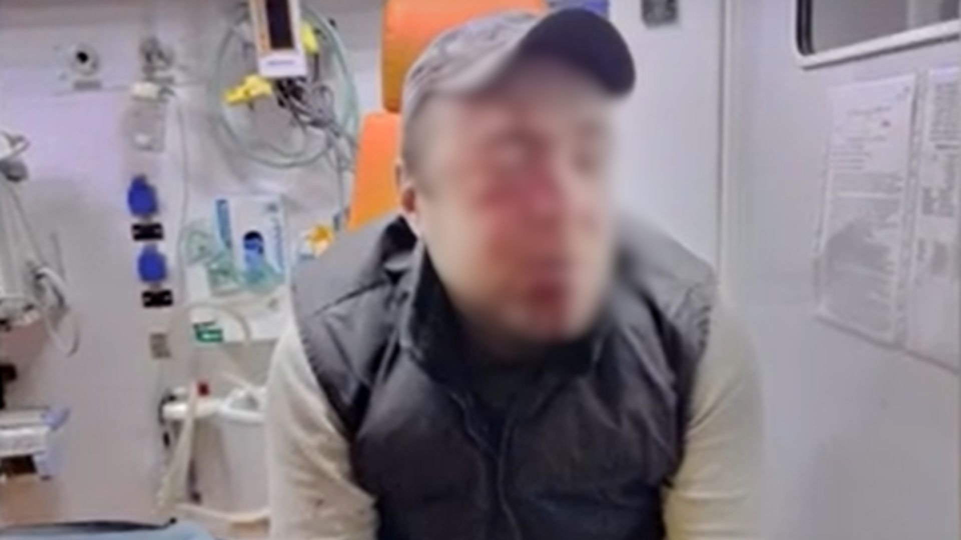 У супермаркеті Тернополя чоловік у військовій формі побив місцевого жителя – 42-річного Ореста Паньківа, який має інвалідність. За його словами, чоловік з товаришем представилися працівниками ТЦК. Подія сталася 14 квітня.