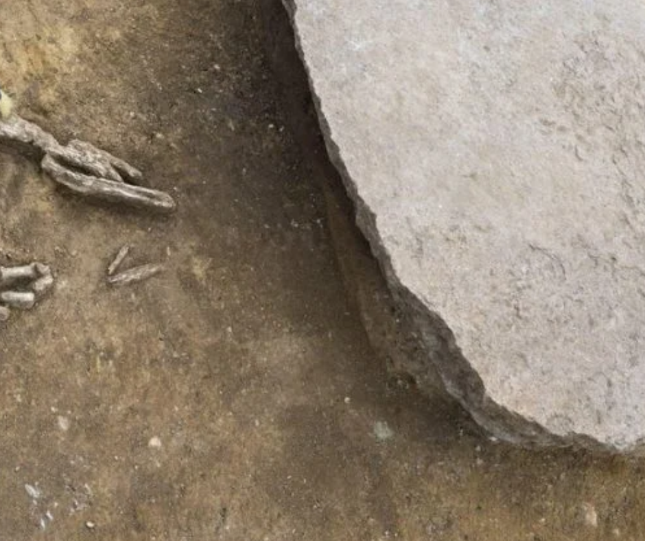 Притиснутий кам'яним блоком, аби не повернувся зі світу мертвих: археологи знайшли «могилу зомбі» (ФОТО)