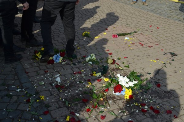 Інцидент стався вчора у Тячеві під час урочистого вшанування подвигу учасників Революції гідності, яке відбувалося біля пам'ятника Героїв Небесної Сотні.