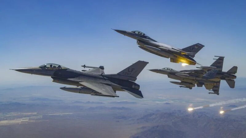 Польща підняла в небо F-16 через ракетну атаку РФ по Україні