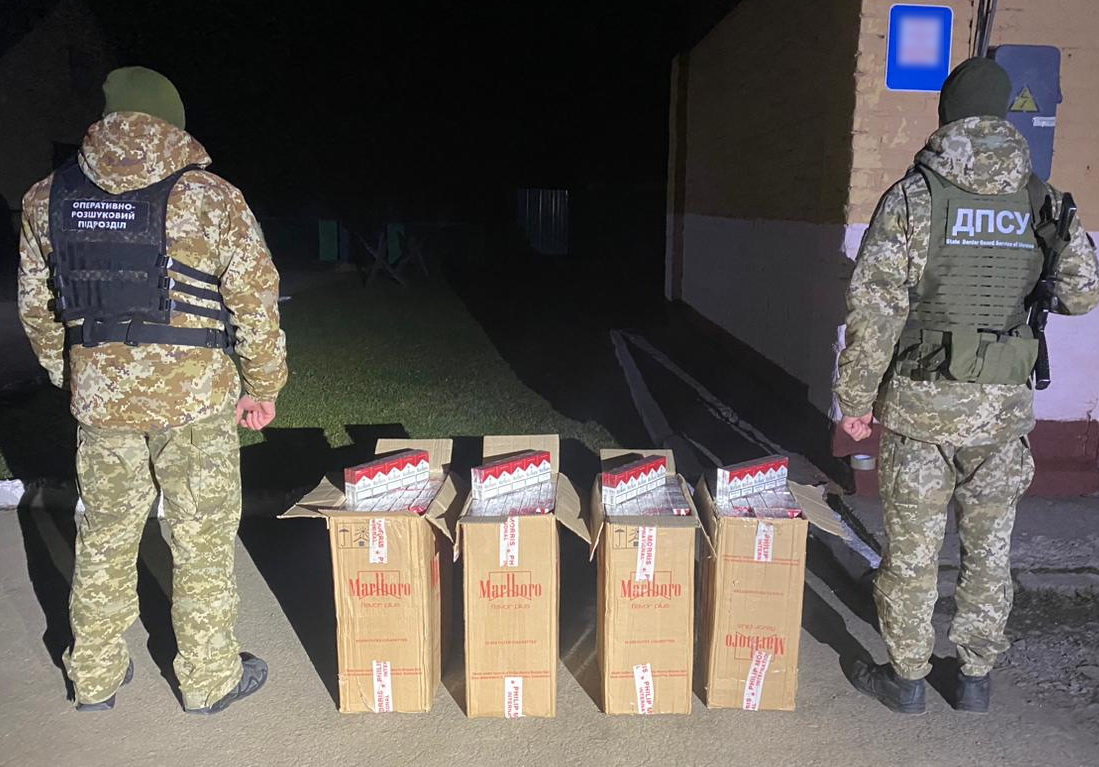 In Bukovyna, border guards of the Chernivtsi detachment stopped the illegal movement of tobacco products to Romania. At night, reacting to information from the operatives of the detachment, the border patrol of the 