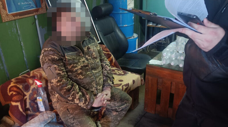 В Прикарпатье чиновник воинской части сдавал в аренду спецтехнику за взятки.