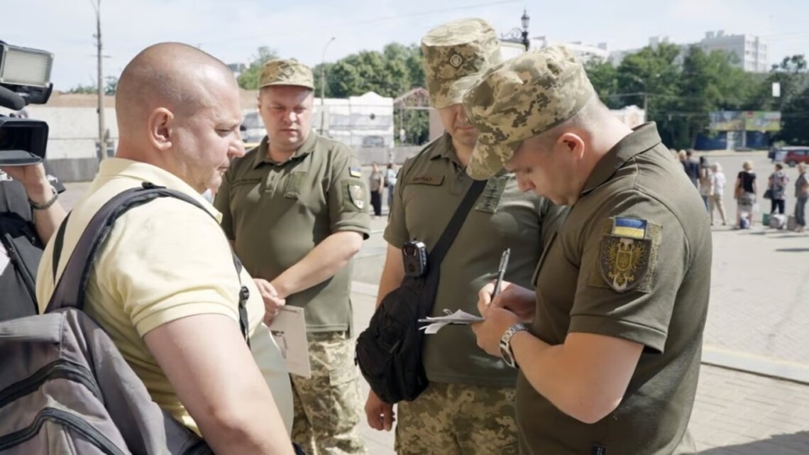Массовые задержания военнообязанных: в Минобороны рассказали, когда сотрудников ТЦК уберут с улиц