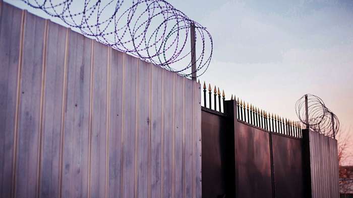 Як повідомив прес-секретар уряду Золтан Ковач телеканалу М1, уже з початку вересня у цілях підвищення ефективності стіни безпеки на південному кордоні можуть запрацювати сотні «мисливців кордону».