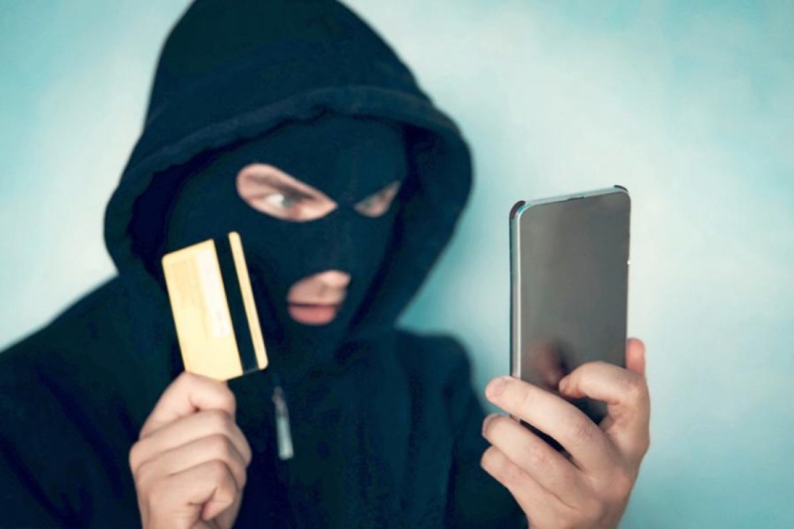 19-річна дівчина втратила 10 тисяч гривень через шахрайство з iPhone в Instagram