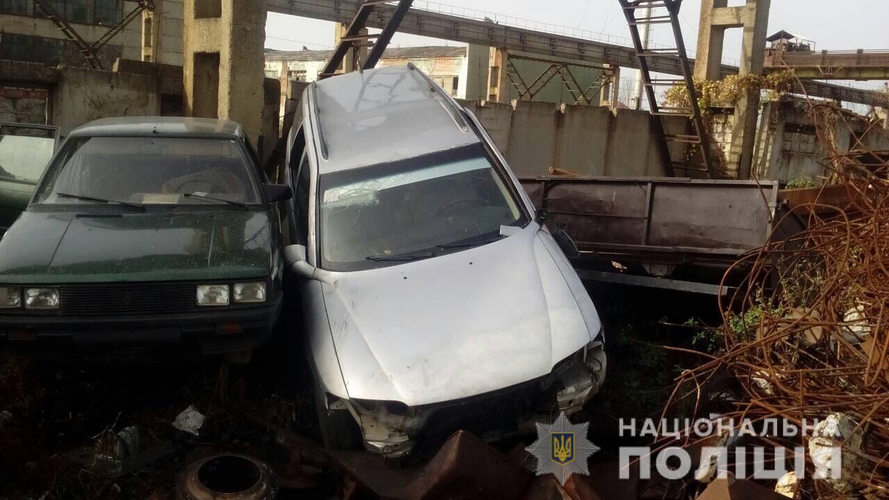 32-річний мешканець Мукачівщини з чужого дворогосподарства викрав автомобіль «Opel Vectra». Машину чоловік здав до пункту металоприйому.