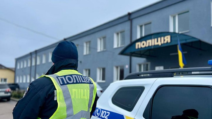 Закарпатець 4 роки "водив за ніс" цілу громаду і виманював кошти: "спалили" унікальну схему за участі освітніх закладів (ФОТО)