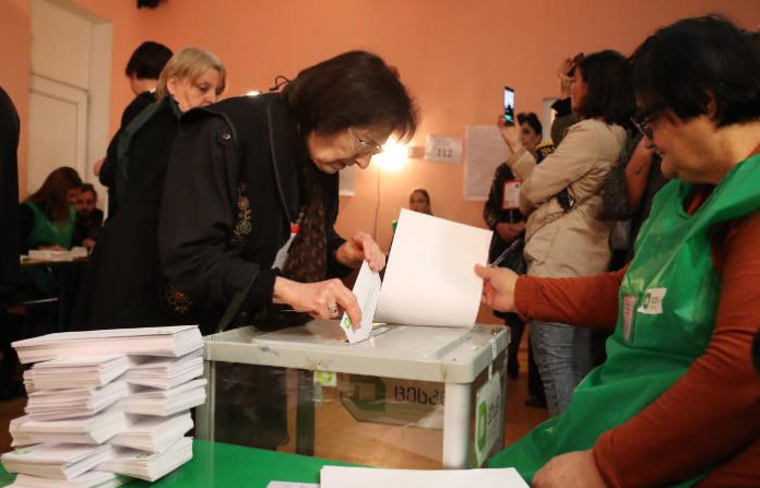 Сьогодні, 28 жовтня, у Грузії відбуваються останні президентські вибори. Вони розпочалися о 08:00 за місцевим часом (06:00 за Києвом).