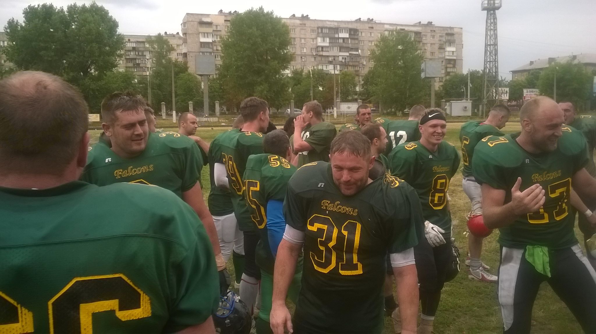 Команда “Лесорубы” (Ужгород) победила титулованный клуб “Бандиты” (Киев) в Чемпионате Украины по американскому футболу.

